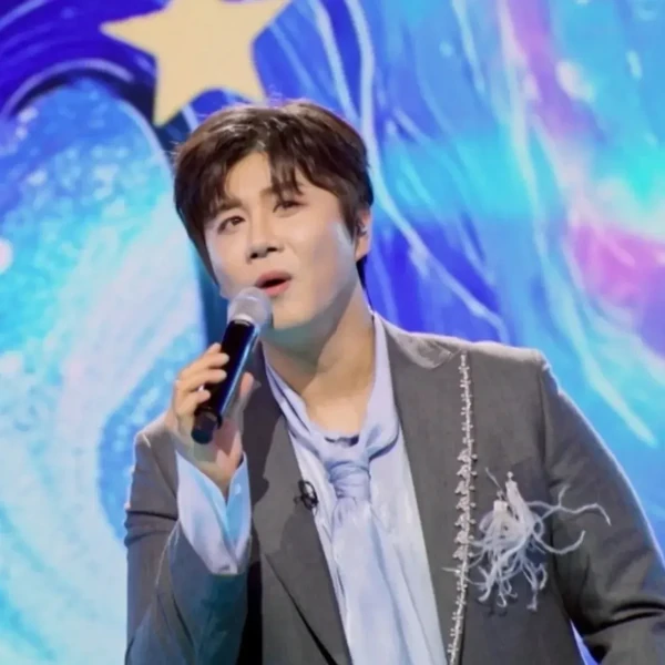 The most loved look of Jin Haesung today