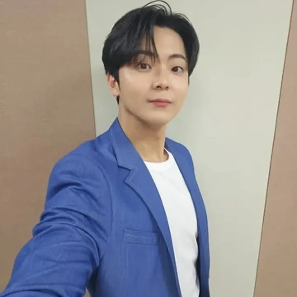 The most loved look of Park Minsu today