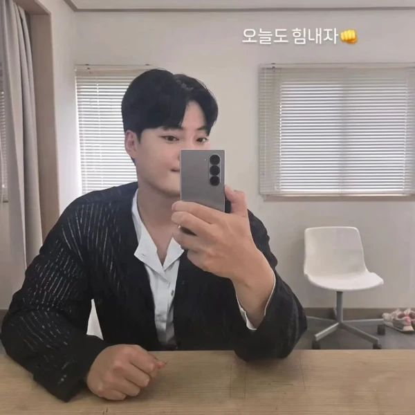 Popular photo full of fans’ love for Kim Kyungmin