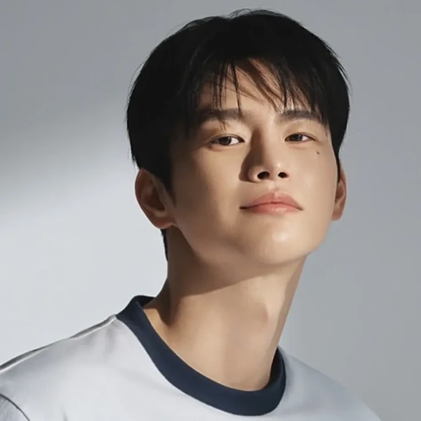 The most loved look of Seo Inguk today