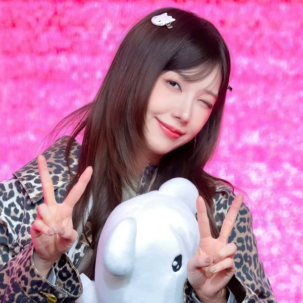 Foto populer Jung Eunji yang penuh cinta dari penggemar