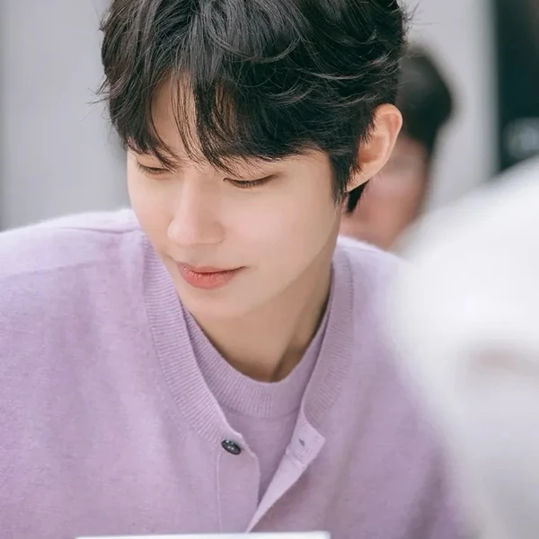 Foto populer Hwang Inyoup yang penuh cinta dari penggemar