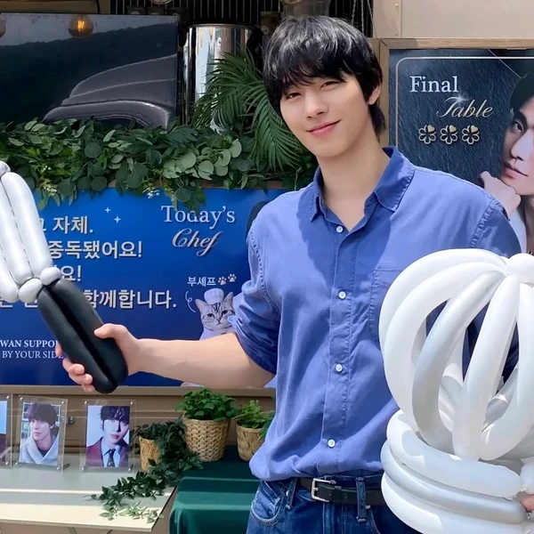 Popular photo full of fans’ love for Ahn Hyoseop