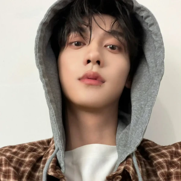 Popular photo full of fans’ love for Tian Xuning