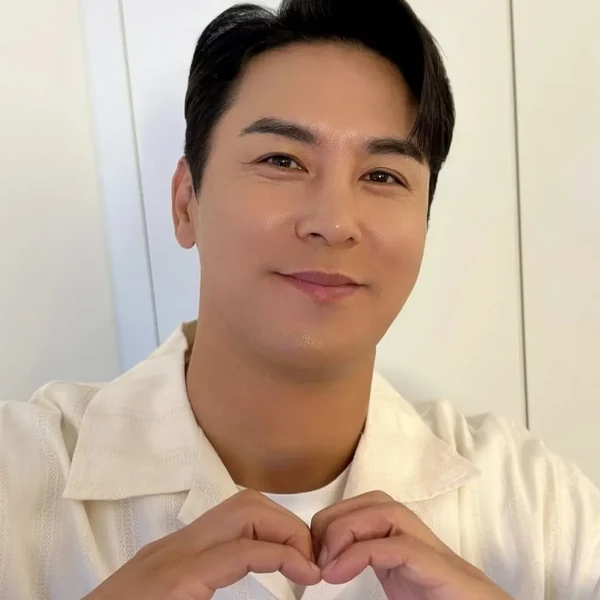 Foto populer Jang Minho yang penuh cinta dari penggemar