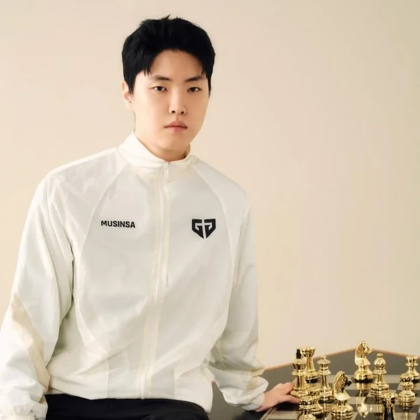 Today’s standout profile photo of Chovy on Choeaedol Celeb