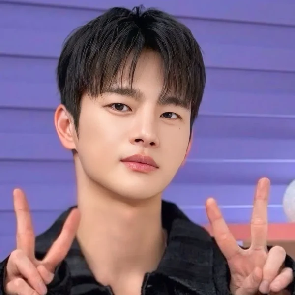 The most loved look of Seo Inguk today