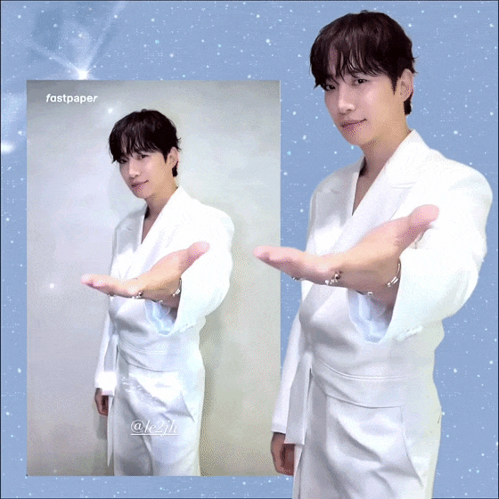Foto populer Lee Junho yang penuh cinta dari penggemar
