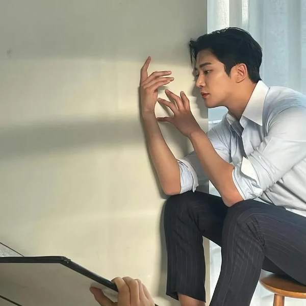 Penampilan Rowoon yang paling disukai hari ini