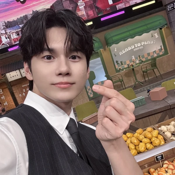 Foto populer Ong Seongwu yang penuh cinta dari penggemar