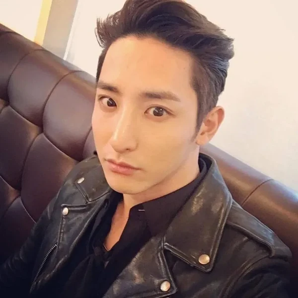 Popular photo full of fans’ love for Lee Soohyuk