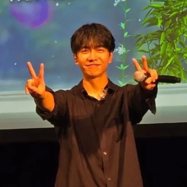 Penampilan Lee Seunggi yang paling disukai hari ini