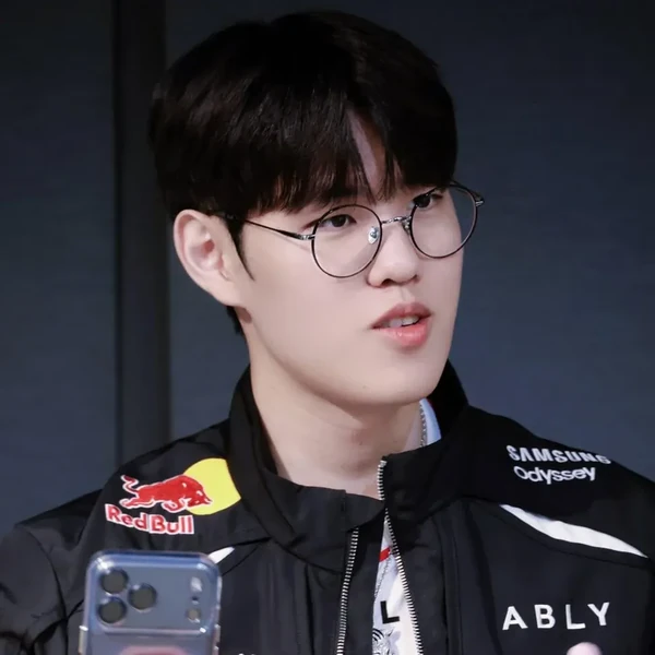The most loved look of Oner today