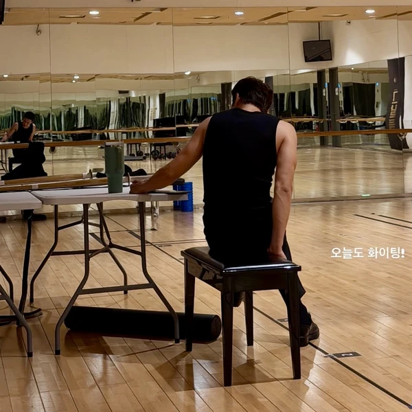 Popular photo full of fans’ love for Yoon Shiyoon