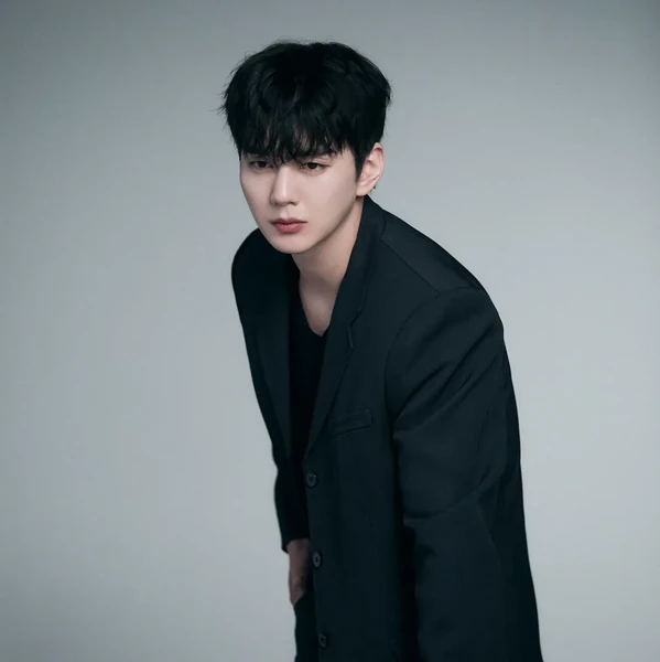Popular photo full of fans’ love for Yoo Seungho