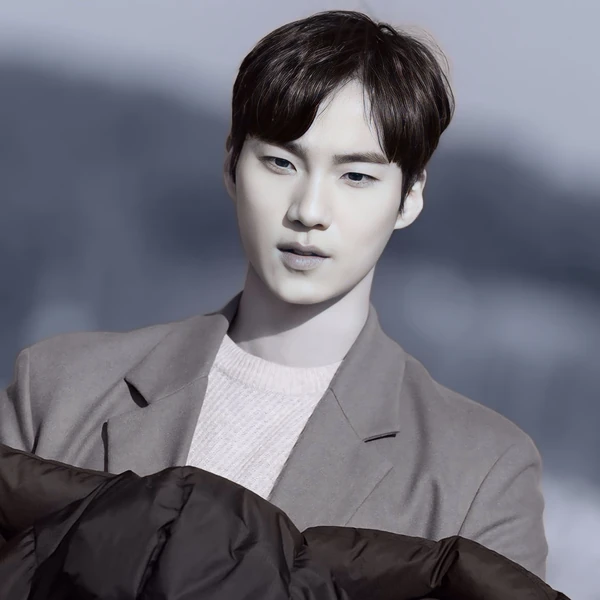 The most loved look of Lee Hongnae today