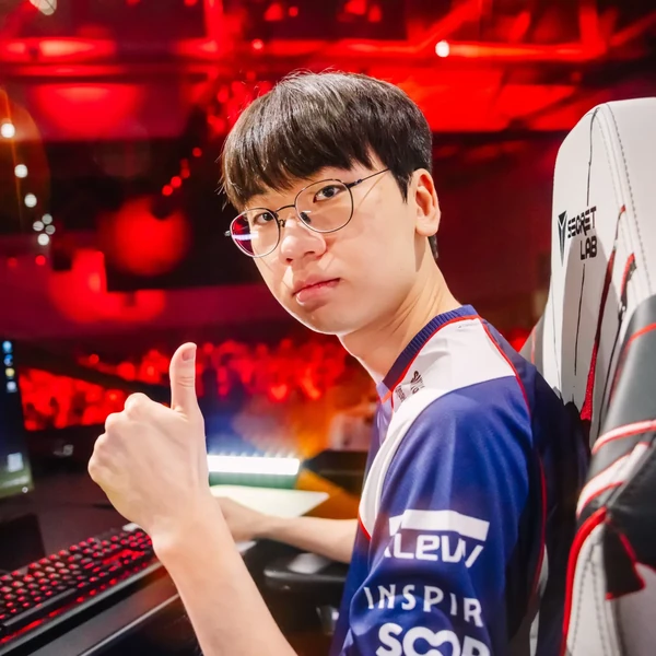 Popular photo full of fans’ love for Doran