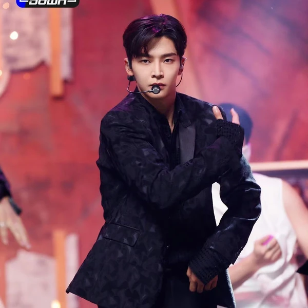 Penampilan Rowoon yang paling disukai hari ini