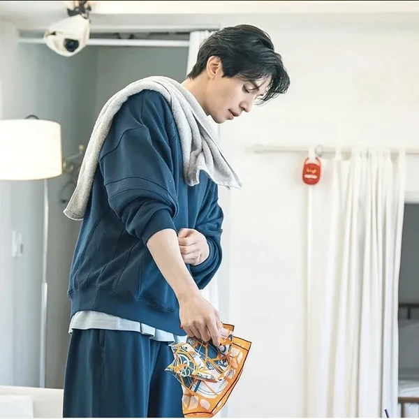 The most loved look of Lee Dongwook today