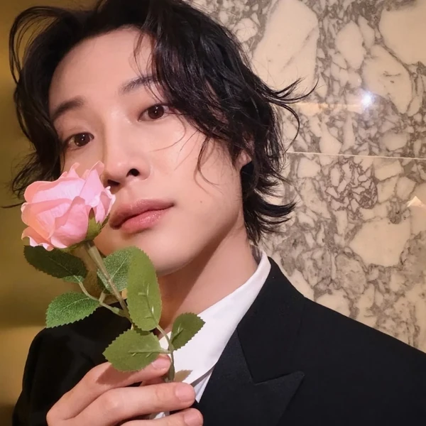The most loved look of Lee Jongwon today
