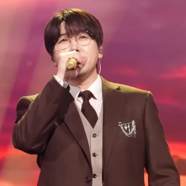 Popular photo full of fans’ love for Chungil