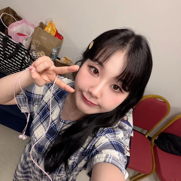 Popular photo full of fans’ love for Hong Seongyun
