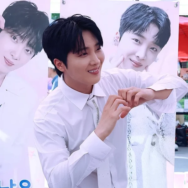 Popular photo full of fans’ love for Hwang Yunsung