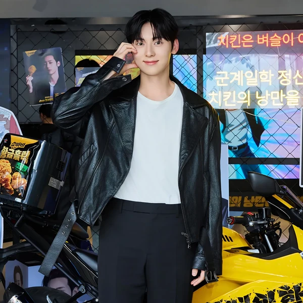 Popular photo full of fans’ love for Hwang Minhyun