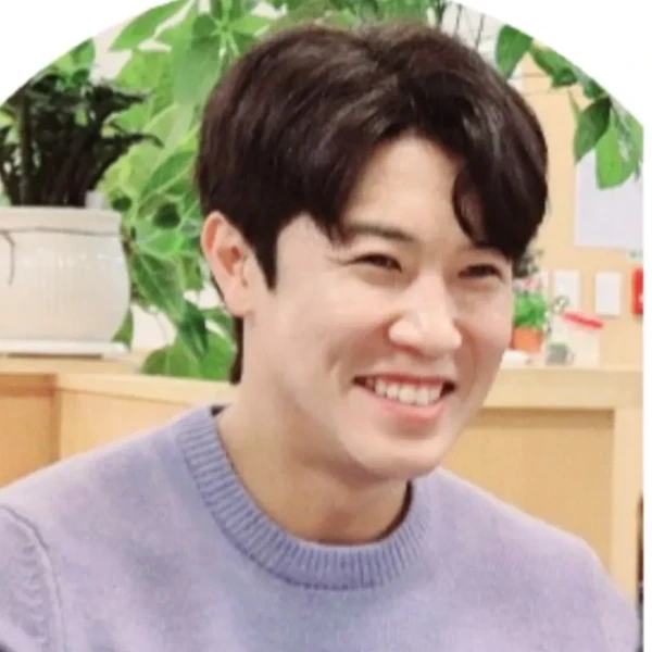Popular photo full of fans’ love for Marcus Kang