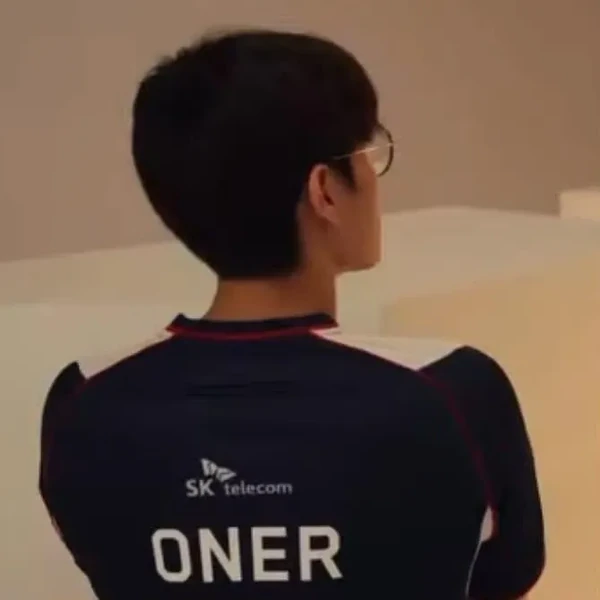 Popular photo full of fans’ love for Oner