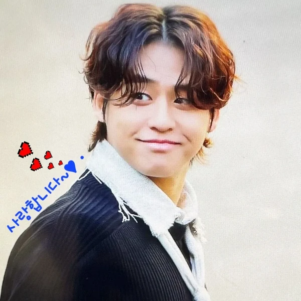 Popular photo full of fans’ love for Lee Solomon