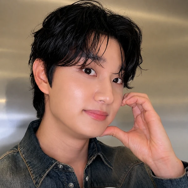 Popular photo full of fans’ love for Kim Jaewon