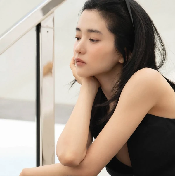 The most loved look of Kim Taeri today