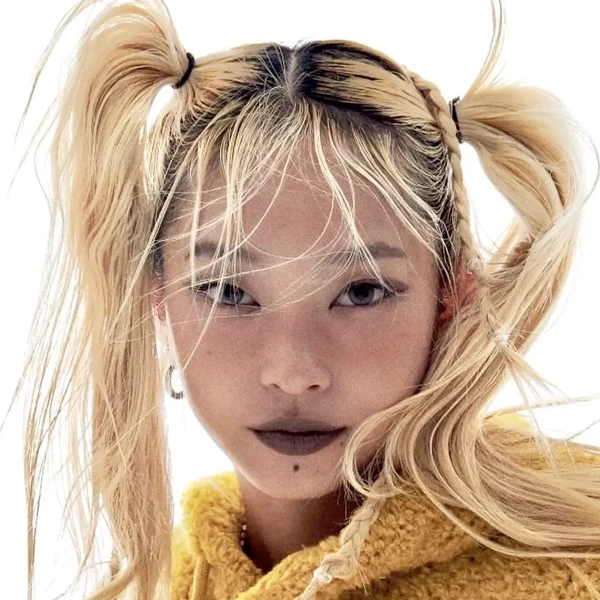Popular photo full of fans’ love for KYOKA