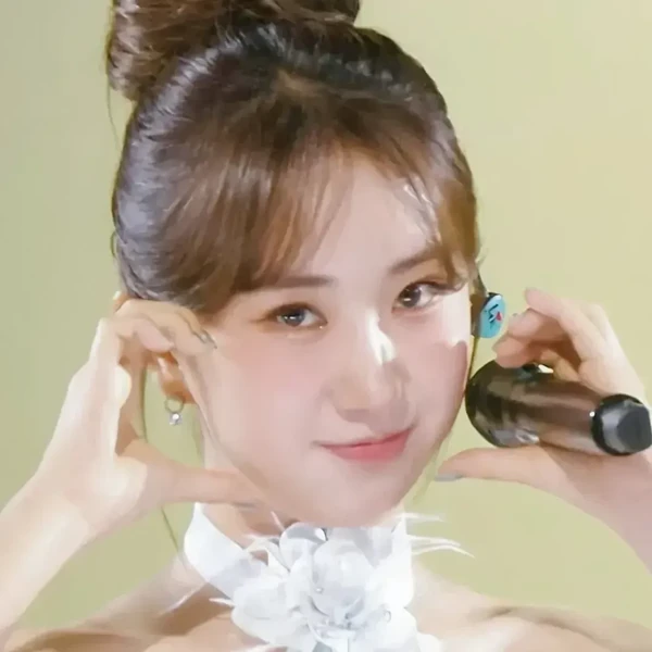 Popular photo full of fans’ love for Jeon Yujin