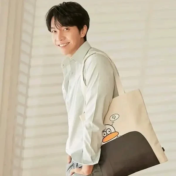 Foto populer Lee Seunggi yang penuh cinta dari penggemar
