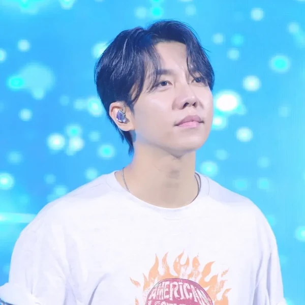 Penampilan Lee Seunggi yang paling disukai hari ini