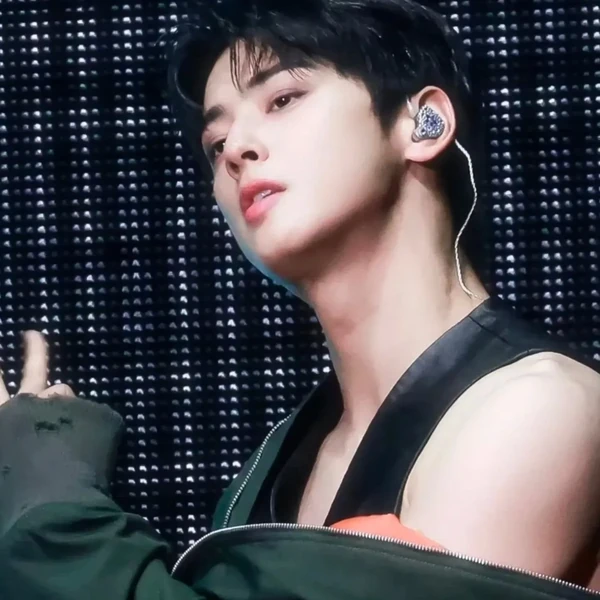 Top moment of Cha Eunwoo chosen by fans