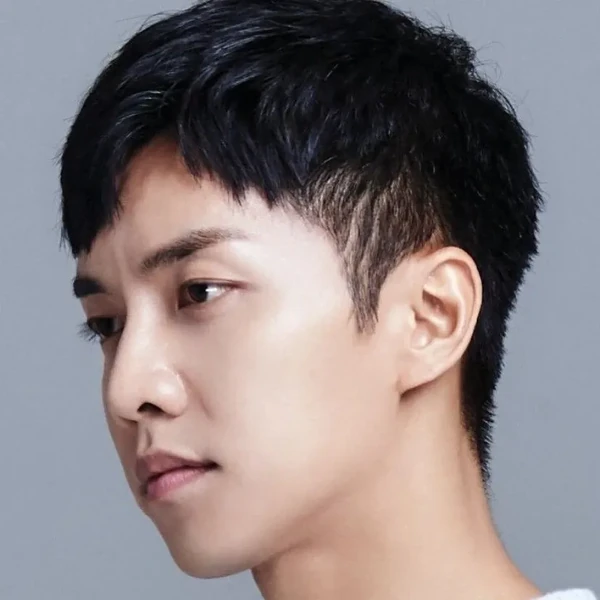 Foto populer Lee Seunggi yang penuh cinta dari penggemar