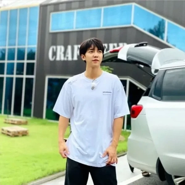 Penampilan Lee Seunggi yang paling disukai hari ini