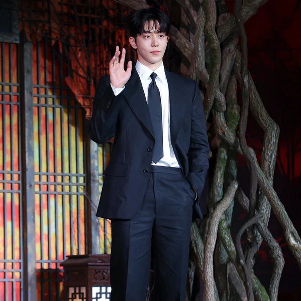 The most loved look of Nam Joohyuk today