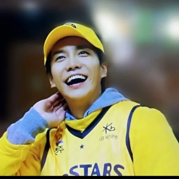 Penampilan Lee Seunggi yang paling disukai hari ini