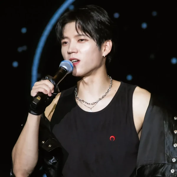 The most loved look of Nam Woohyun today