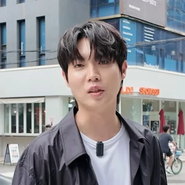 Popular photo full of fans’ love for Son Taejin