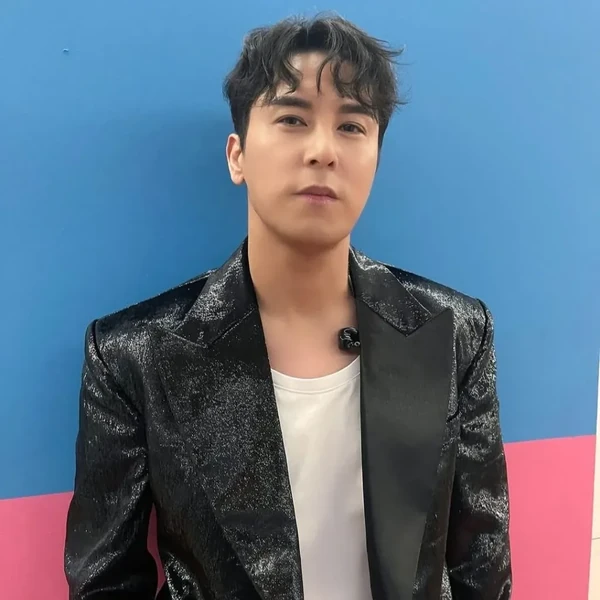 Foto populer Jang Minho yang penuh cinta dari penggemar