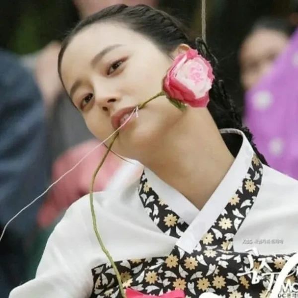 Popular photo full of fans’ love for Moon Chaewon
