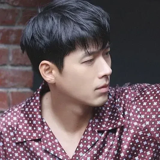 Foto populer Hyun Bin yang penuh cinta dari penggemar