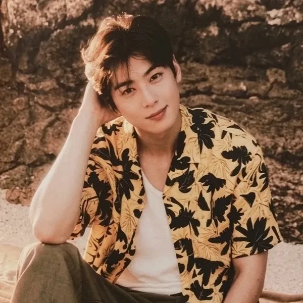 The most loved look of Cha Eunwoo today
