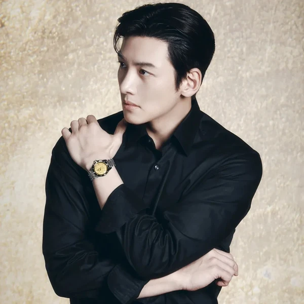 Popular photo full of fans’ love for Ji Changwook