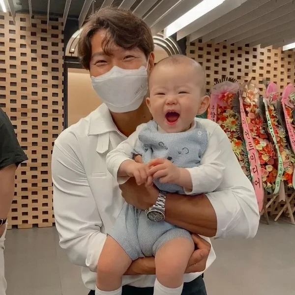 The most loved look of Kim Jongkook today